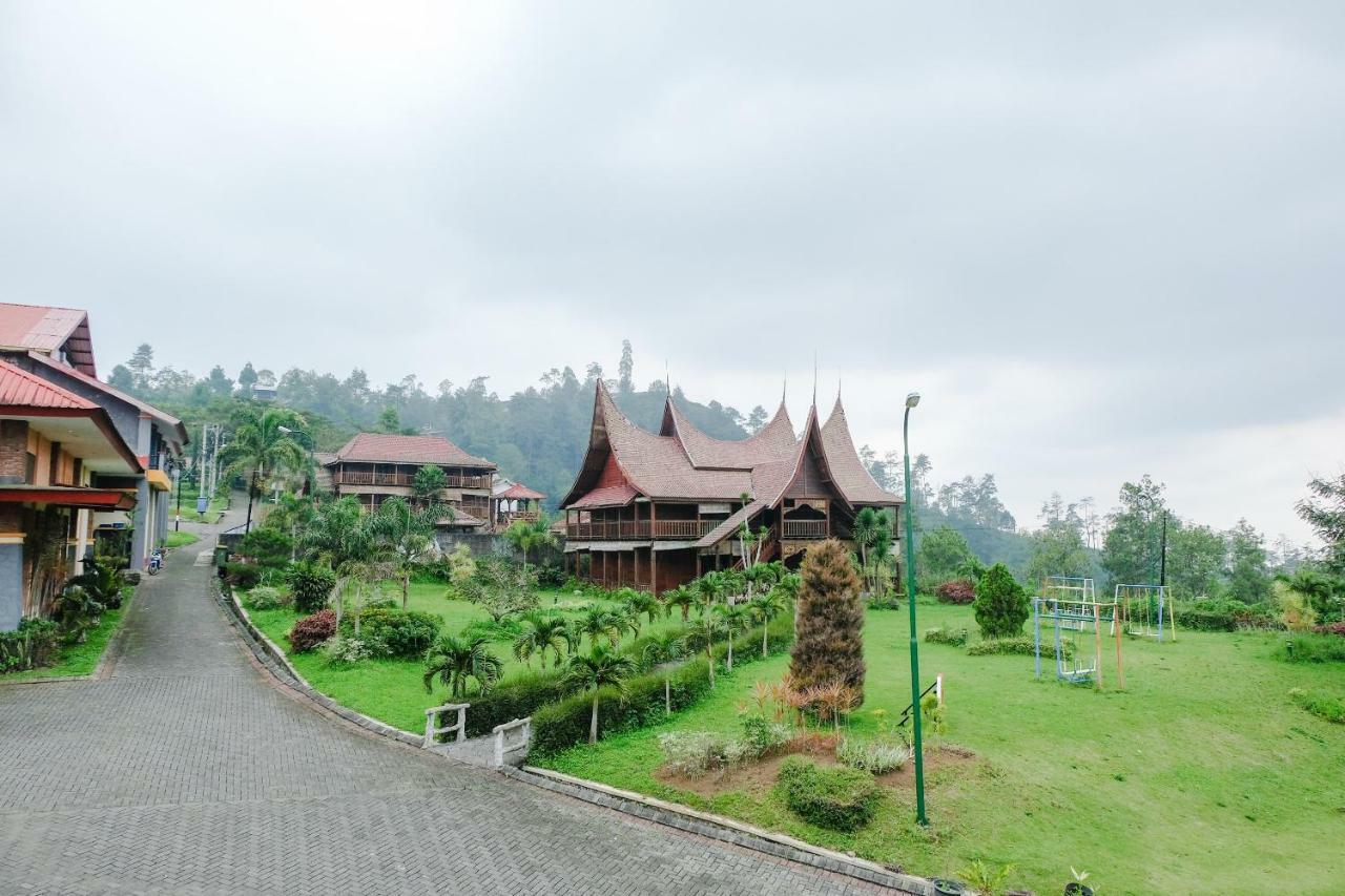 Capital O 892 Grand Pujon View Hotel And Resort Batu  Buitenkant foto
